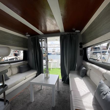 Confortable Yatch Sant Adria de Besos Exterior foto